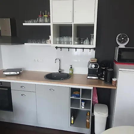 Hostal At