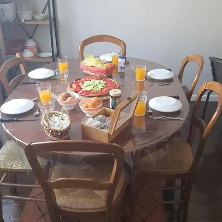 Hostal At